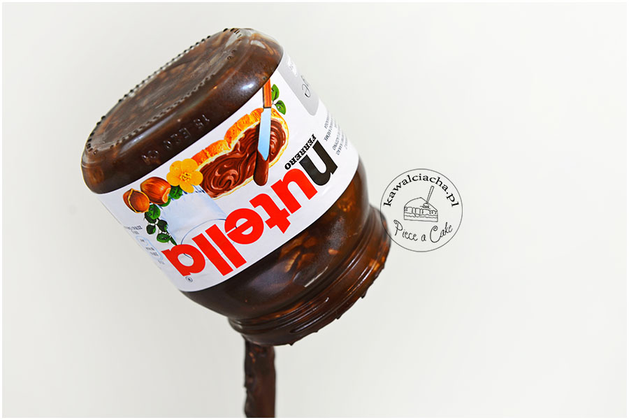 Tort antygrawitacyjny chleb z nutellą