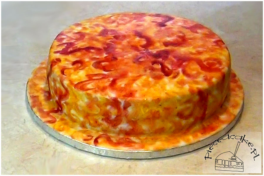 Tort pomalowany w płomienie