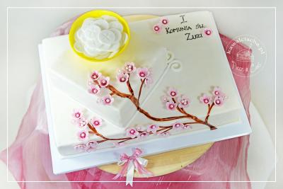 Tort komunijny z gałązką kwitnącej wiśni Tort komunijny z gałązką kwitnącej wiśni