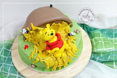 Tort dla dziecka z Kubusiem Puchatkiem Tort dla dziecka z Kubusiem Puchatkiem
