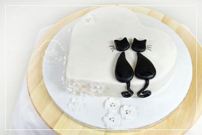 Tort angielski serce z kotami