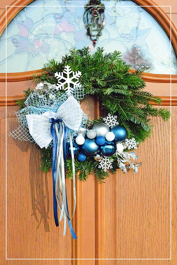 Obrazek: Szafirowy wieniec świąteczny na drzwi