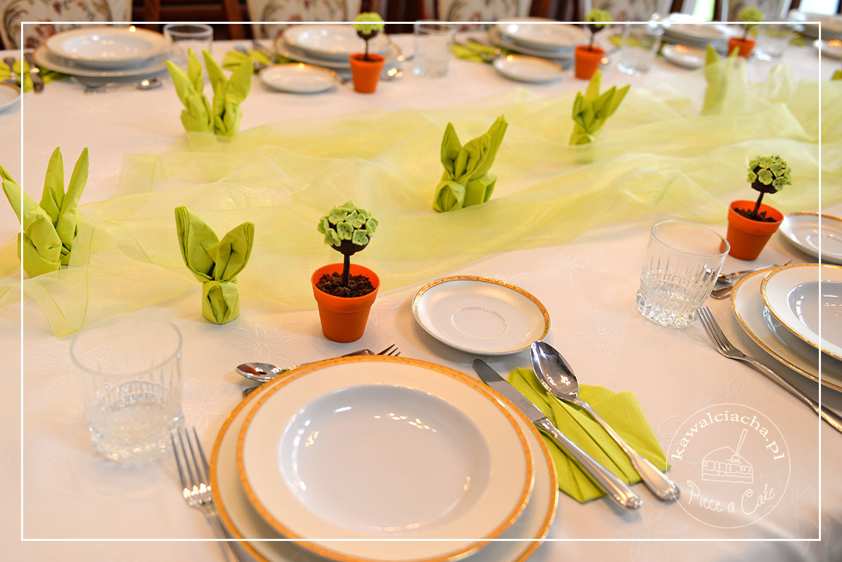 Obrazek: wiosenne babeczki - wielkanocna dekoracja stołu