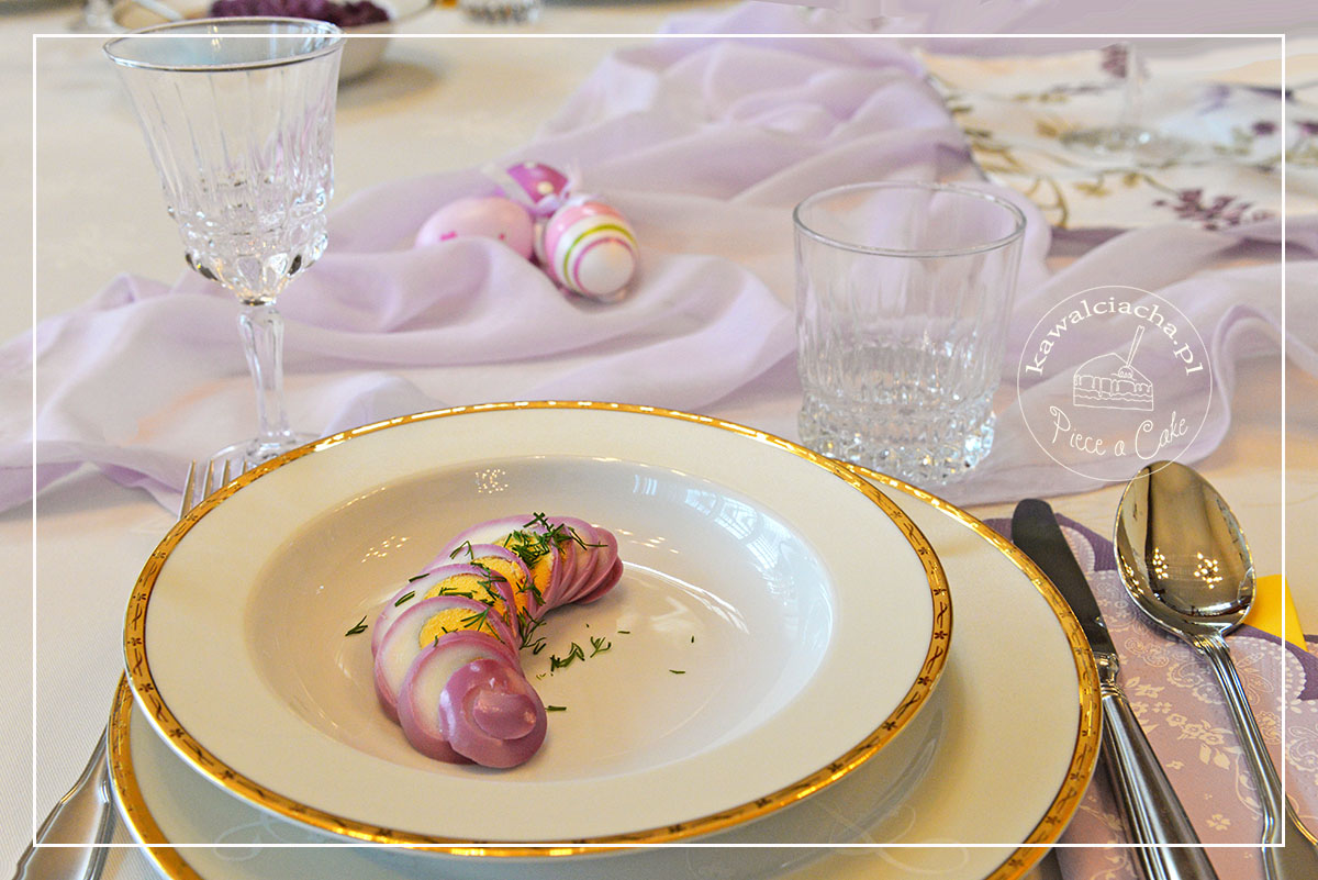 Obrazek: Dekoracja wielkanocnego stołu - fioletowe jajka